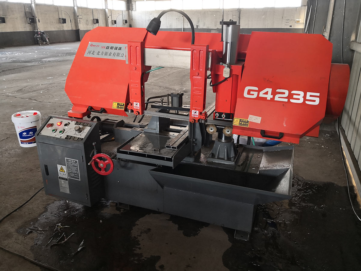 1734665252417586.jpg 帶鋸床